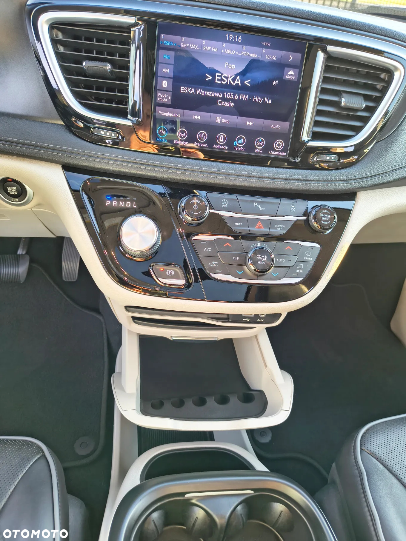 Chrysler Pacifica - 28