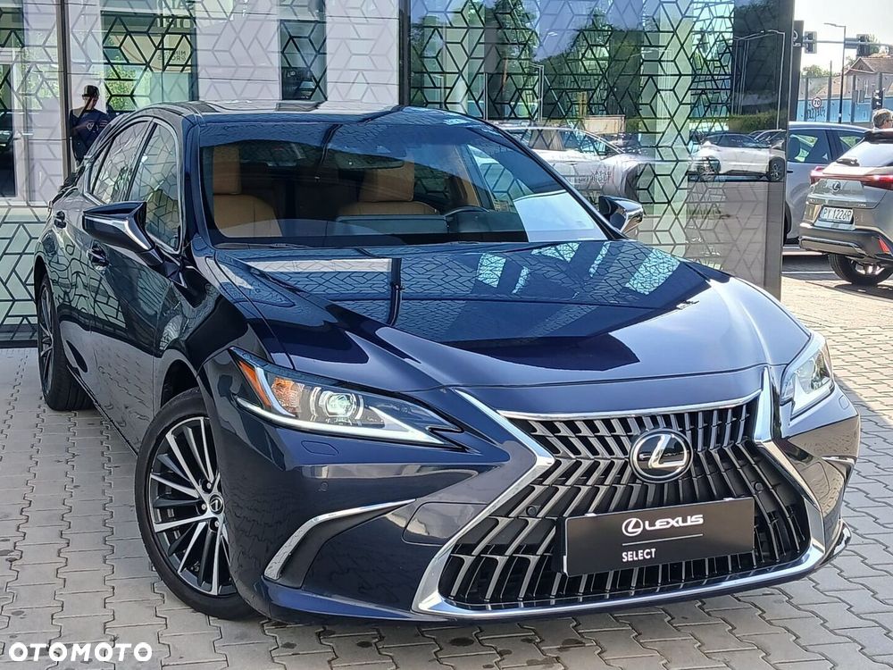 Lexus ES - 10