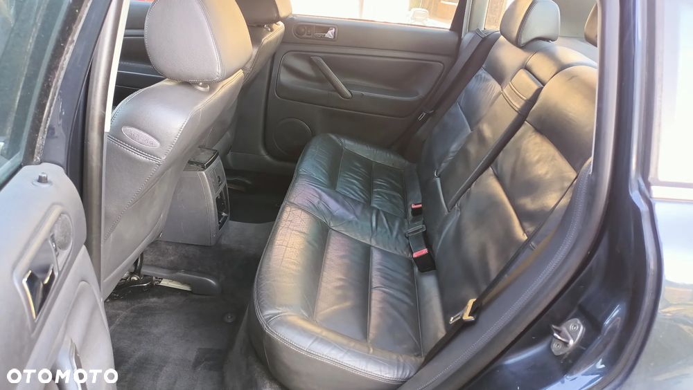 Volkswagen Passat 2.5 TDI 4Mot Highline - 12