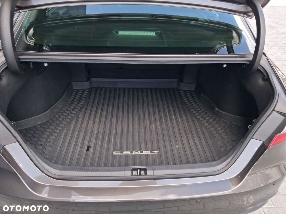 Toyota Camry 2.5 Hybrid Executive CVT - 15