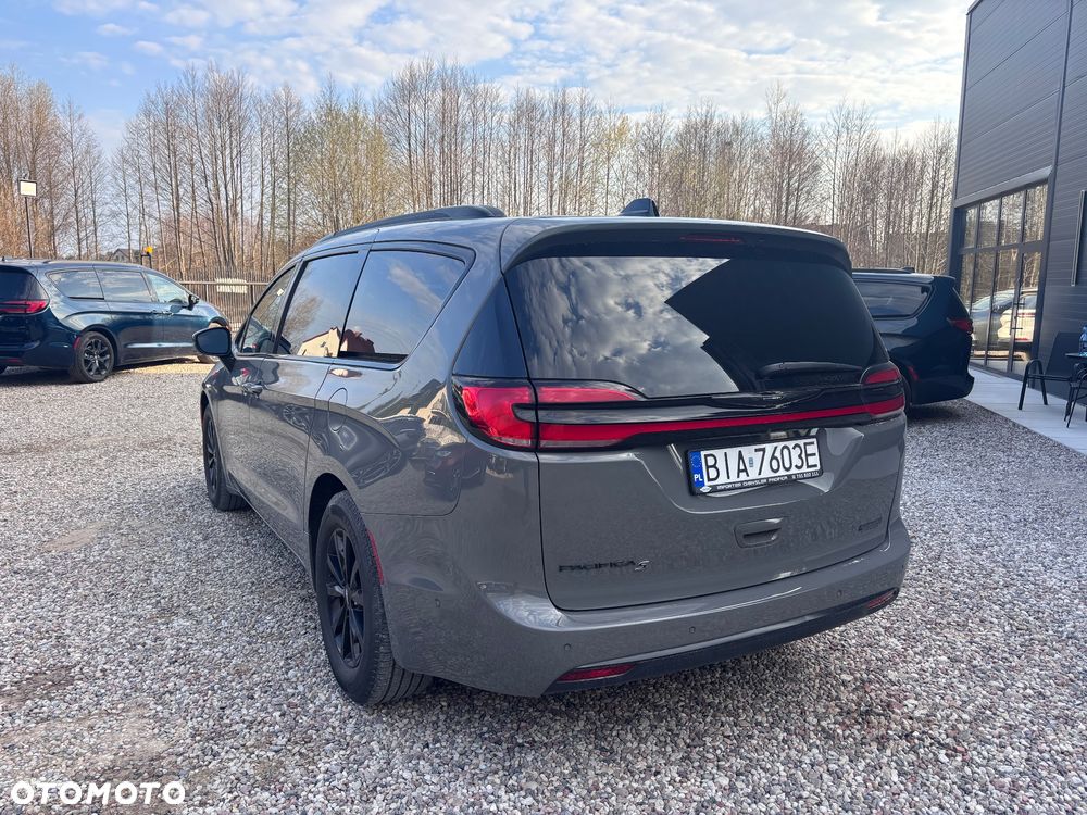 Chrysler Pacifica - 5