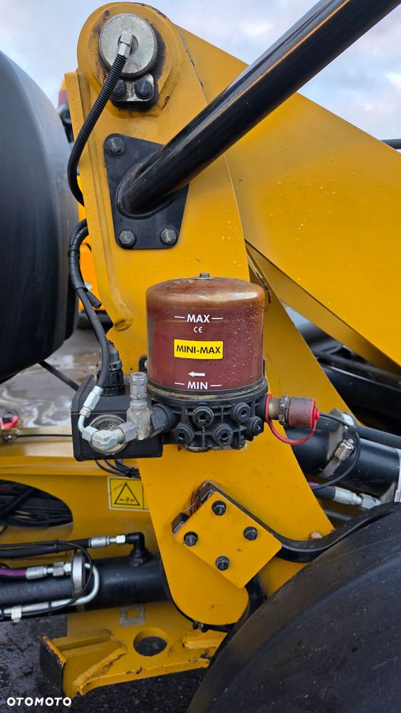 Caterpillar 907M - 6