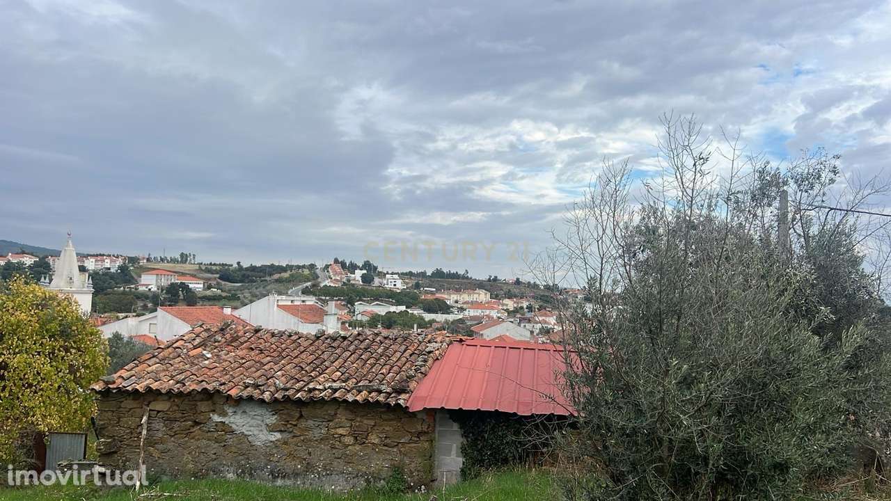 Ruína com terreno e poço no centro histórico de Proença-a-Nova || Vist - Grande imagem: 5/7