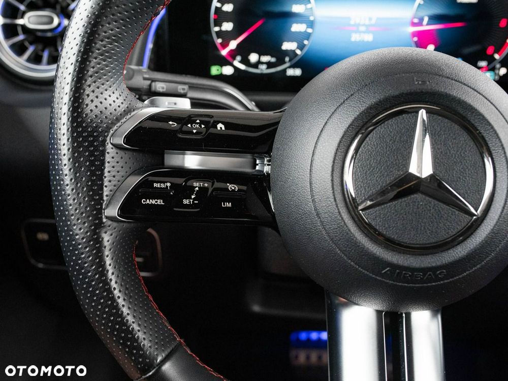 Mercedes-Benz GLB - 14