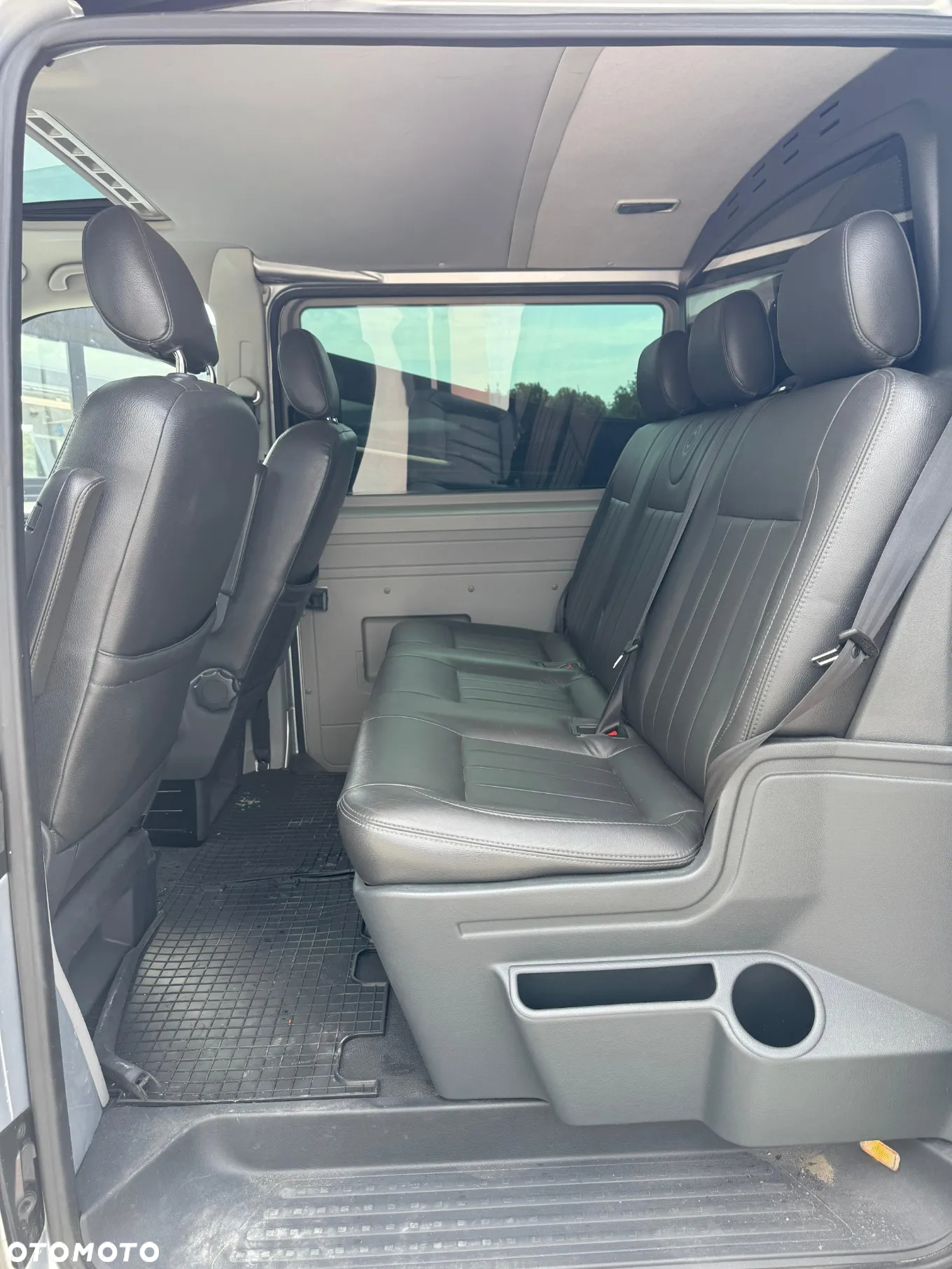 Volkswagen Multivan - 24