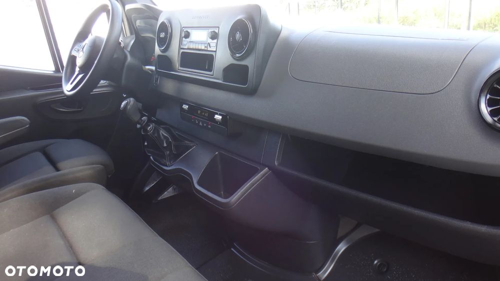 Mercedes-Benz SPRINTER - 12