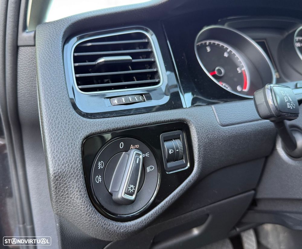 VW Golf 1.6 TDi Highline DSG - 13