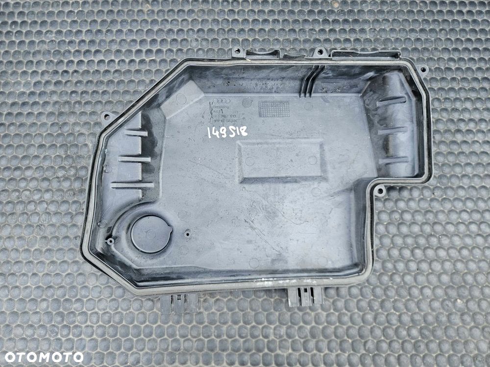 Obudowa Oslona Skrzynka Bezpiecznikow Pokrywa Uszczelka Komputer Sterownik Silnika Europa Audi A6 C6 - 17