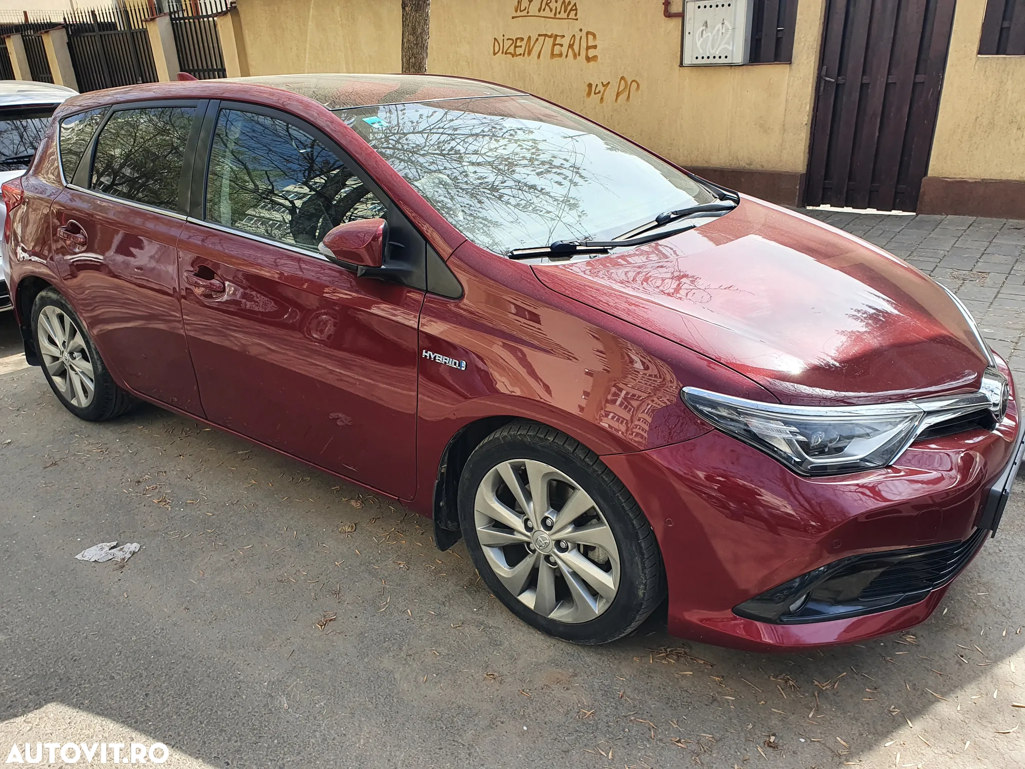 Toyota Auris 1.8 L VVT-i Hybrid Sol + - 4