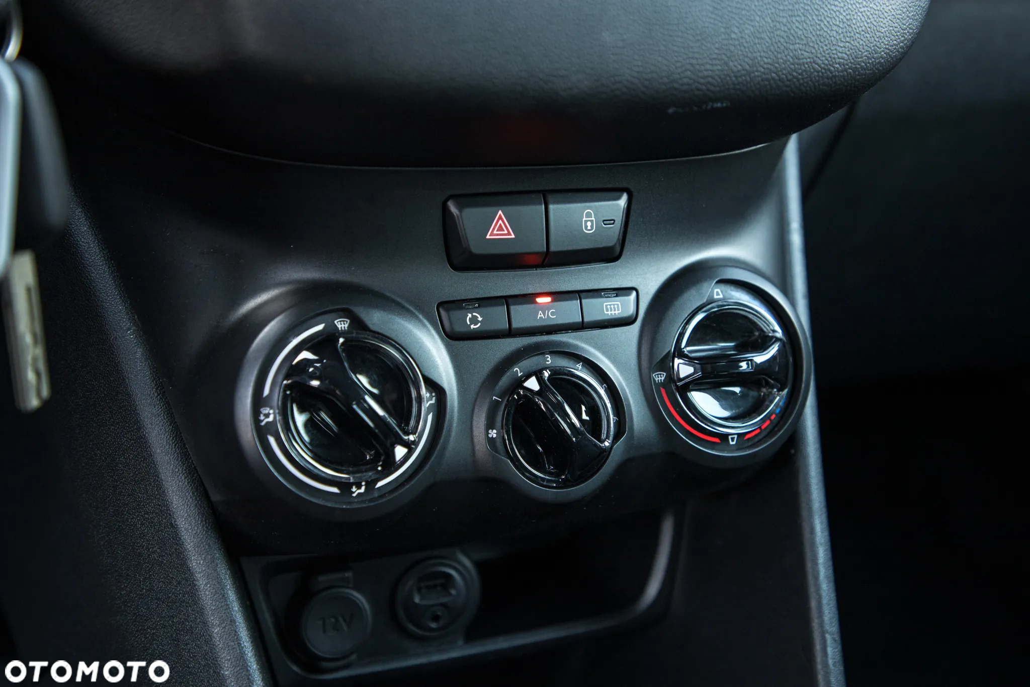 Peugeot 208 - 21