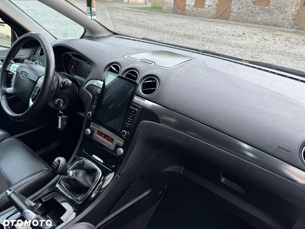 Ford C-MAX 2.0 TDCi Champions Edition - 24