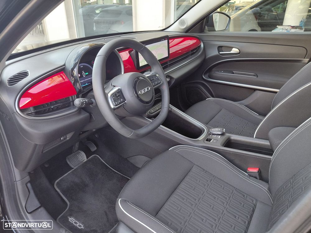 Fiat 600e 54 kWh (RED) - 17