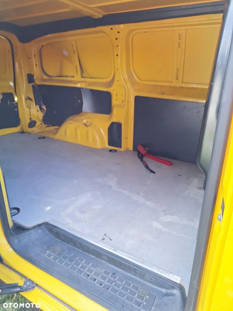 Opel E-VIVARO - 11