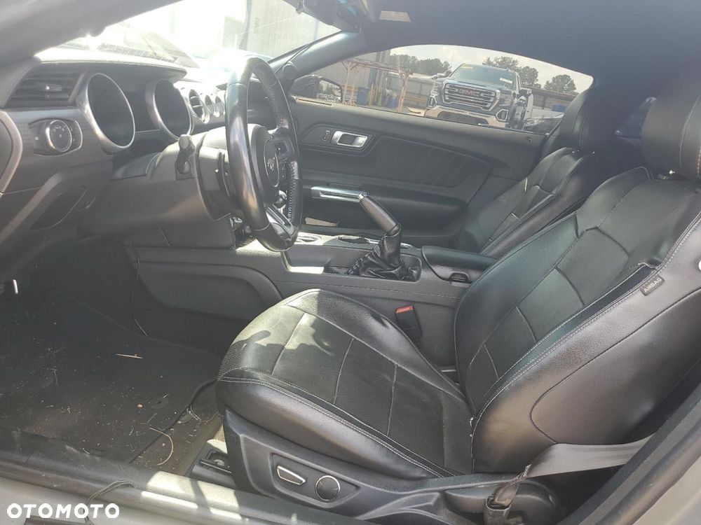 Ford Mustang 5.0 V8 GT - 5