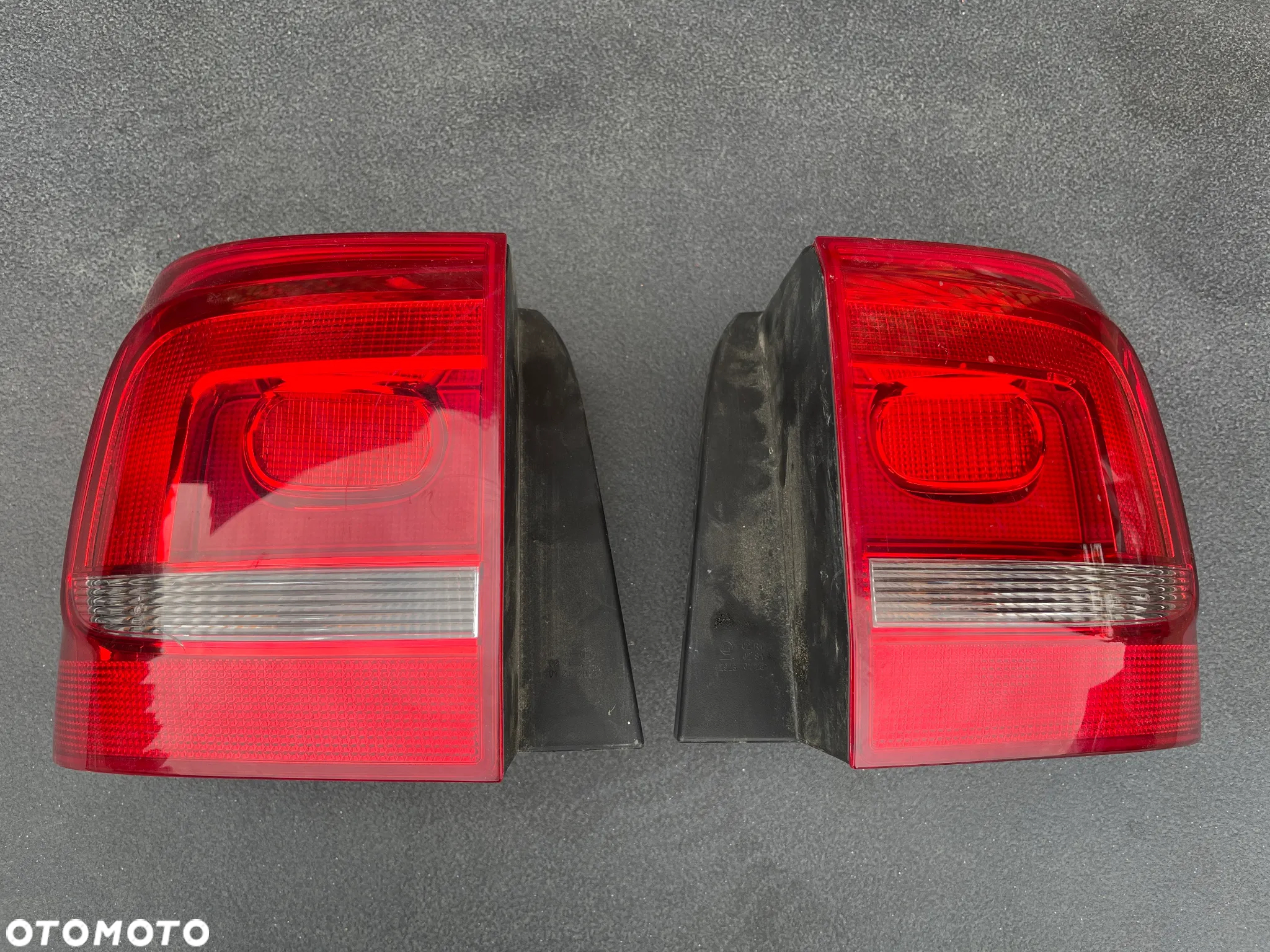 VW TOURAN II 10-15 tył tylna klapa lampa lewa prawa LA7W kompletna kamera - 8
