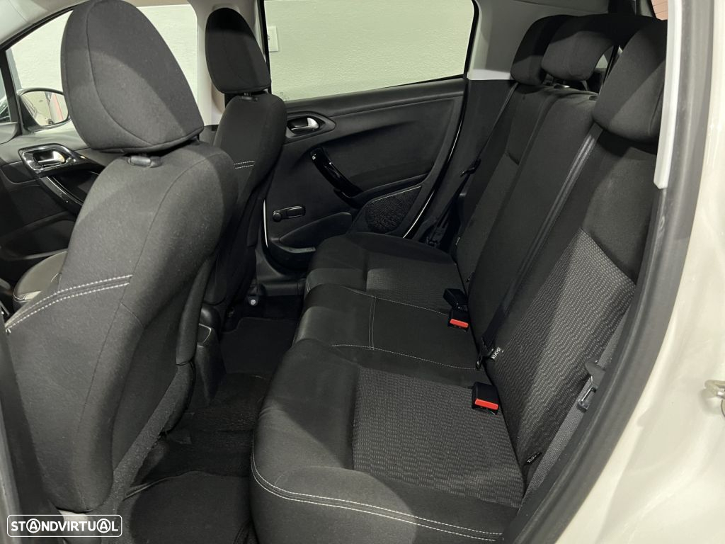 Peugeot 208 1.2 PureTech Style - 20