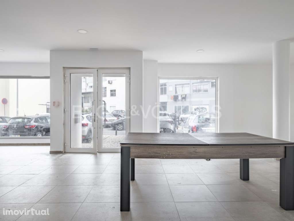 Espaço comercial no centro de Queijas - Grande imagem: 5/21