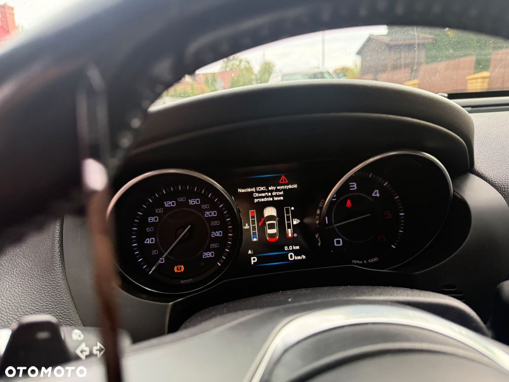 Jaguar XE 2.0 D R-Sport - 17