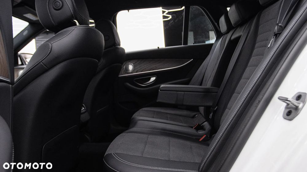 Mercedes-Benz Klasa E 300 de 9G-TRONIC - 15
