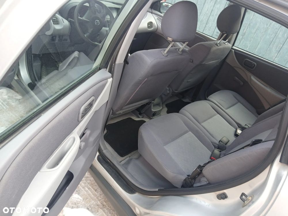 Nissan Almera Tino visia - 16