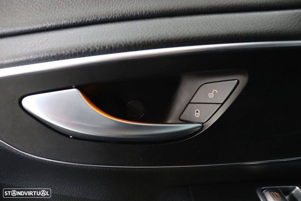 Mercedes-Benz V 220 d Longo Avantgarde - 19