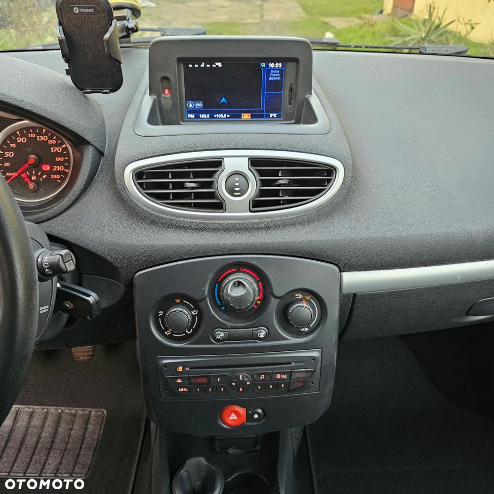 Renault Clio 1.2 16V 75 Dynamique - 11
