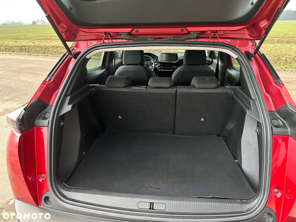 Peugeot 2008 1.2 Pure Tech Allure S&S - 16