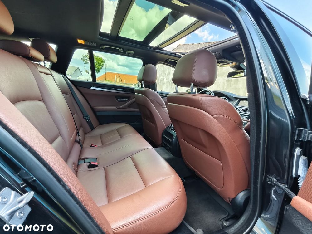 BMW Seria 5 525d Sport-Aut Luxury Line - 14