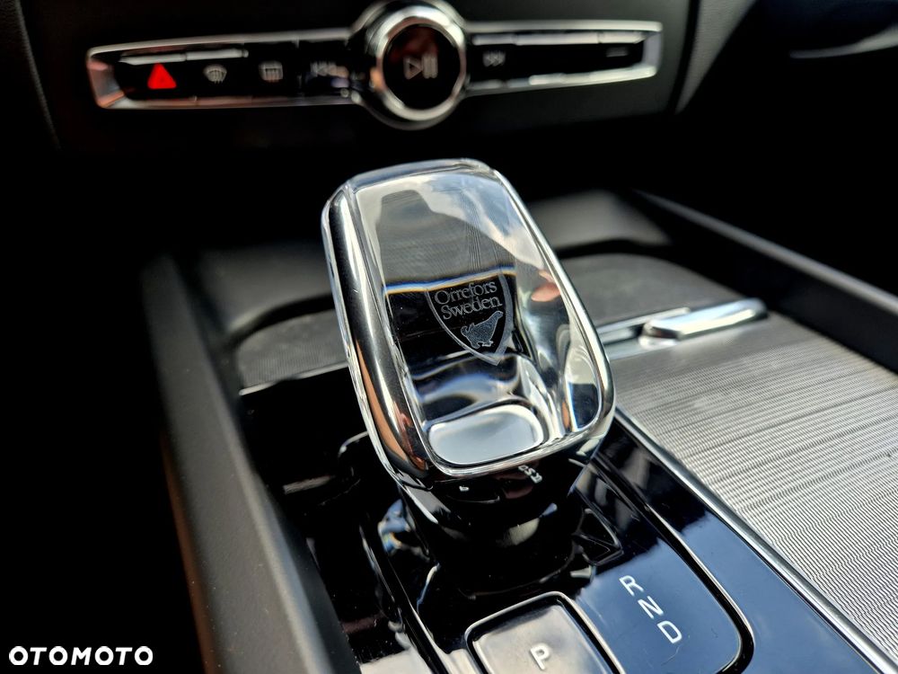 Volvo XC 60 B4 D AWD Plus Dark - 9