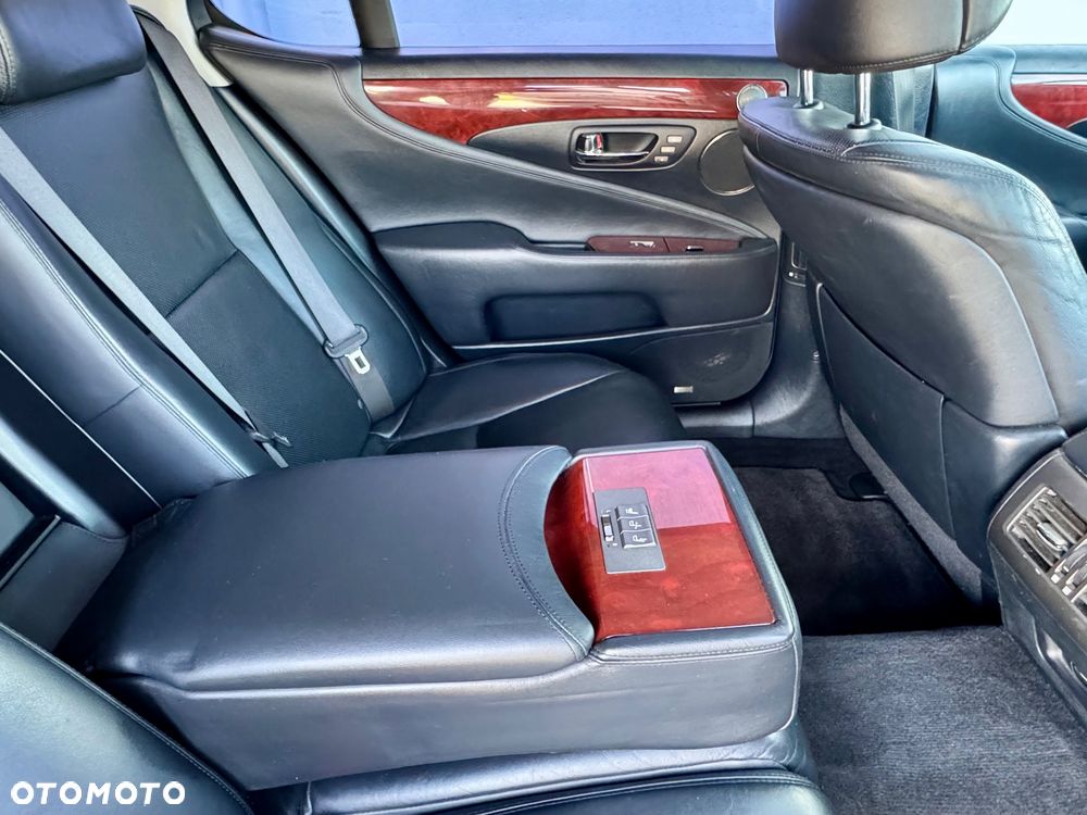 Lexus LS - 17