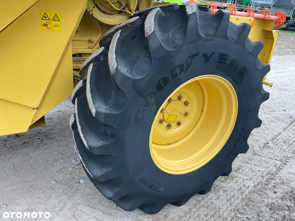 New Holland TC 56 - 17