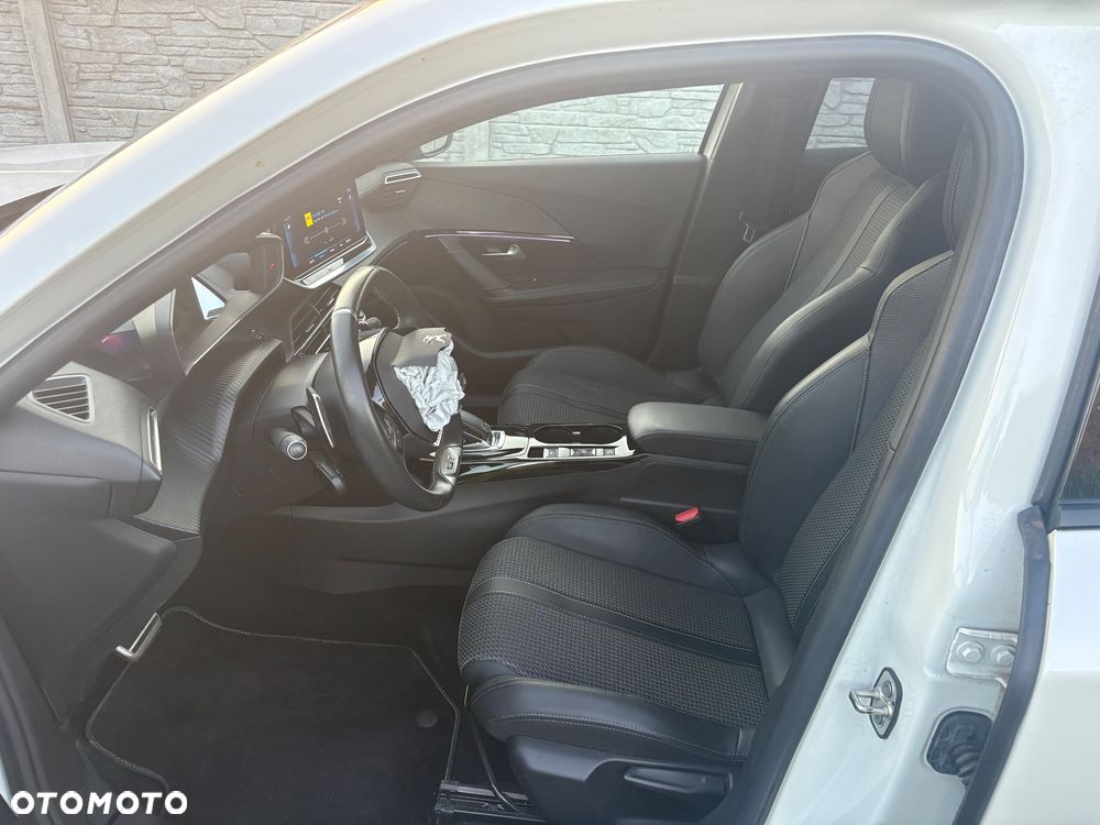 Peugeot 2008 PureTech 130 EAT8 GT - 14