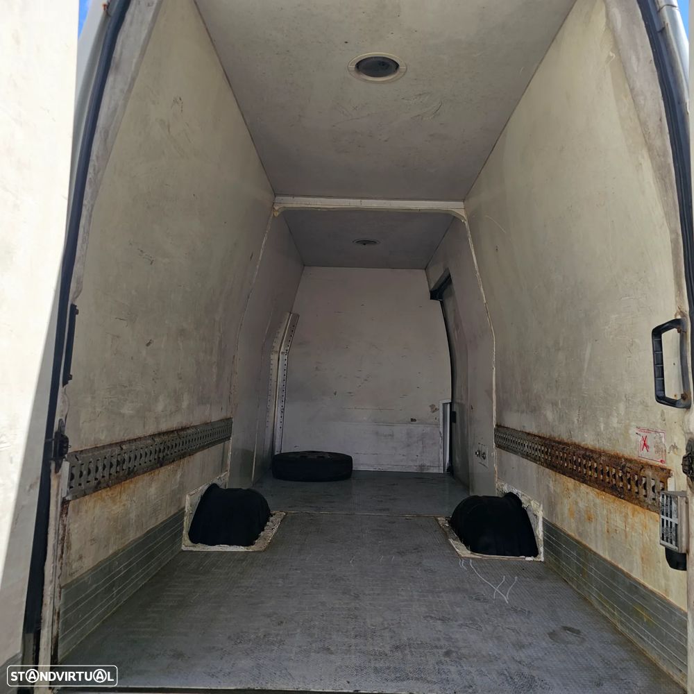 Iveco 35 C 13 Isótermica - 17