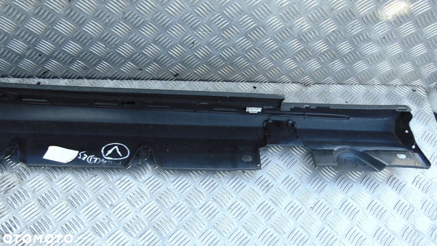 Listwa progowa lewa Mercedes C 205 Cabrio AMG 14- - 8