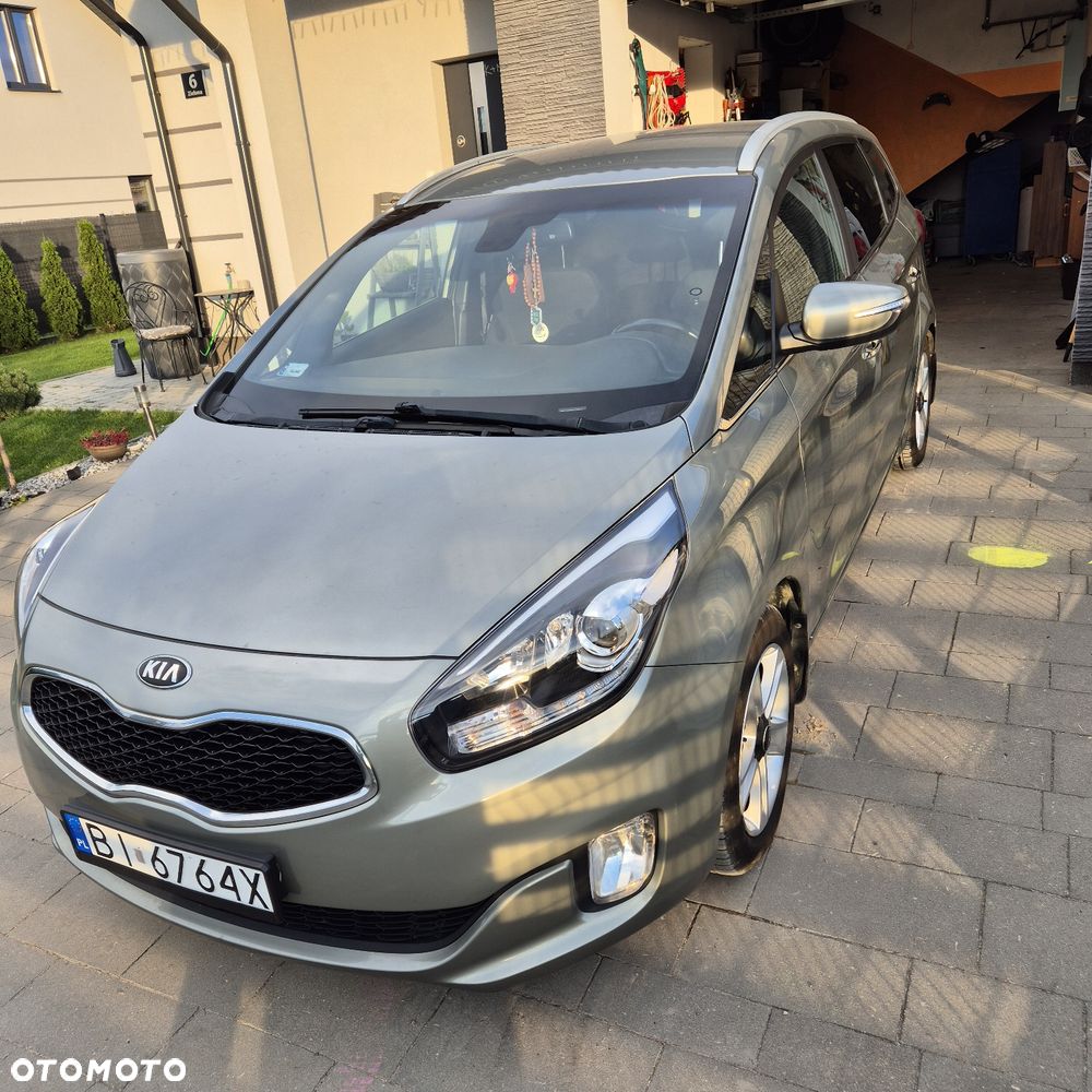 Kia Carens - 4