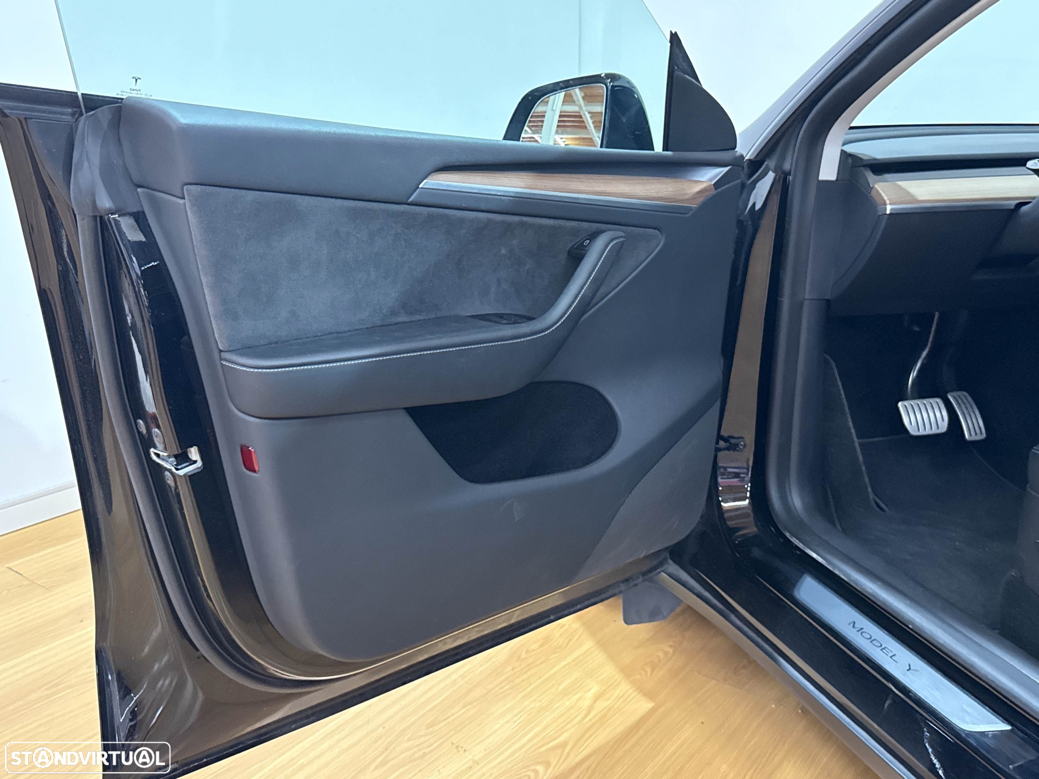 Tesla Model Y Performance Dual Motor AWD - 16