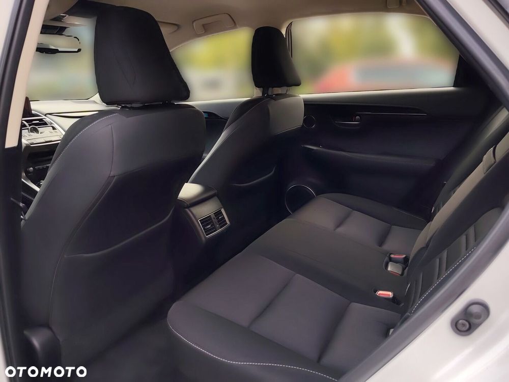 Lexus NX 300h Business Edition AWD - 11