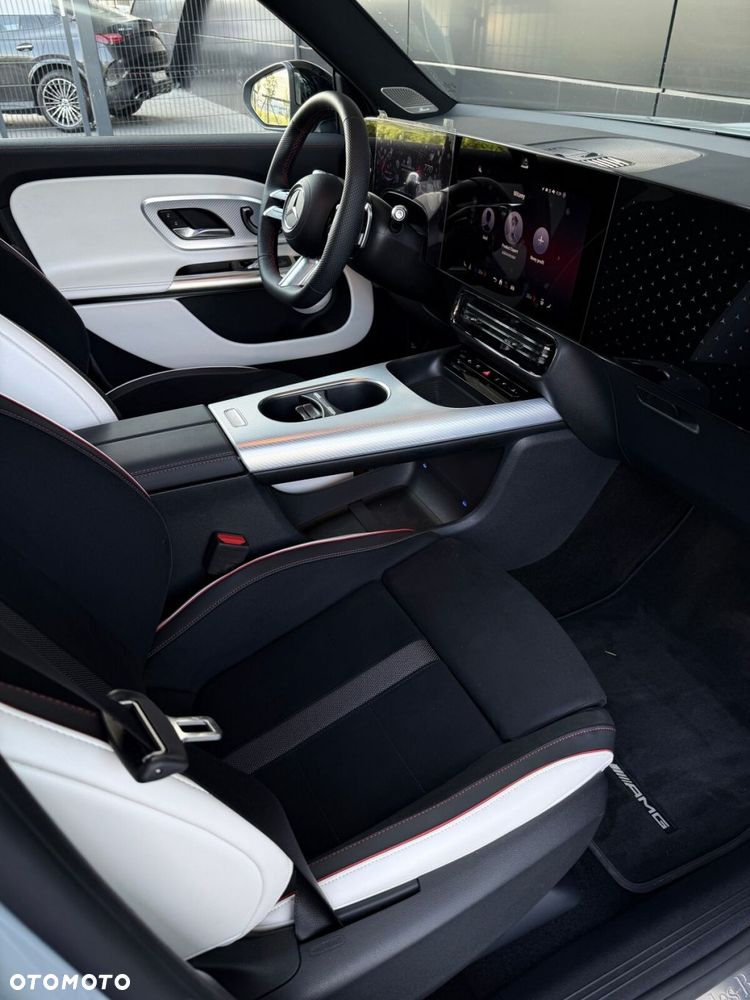 Mercedes-Benz GLB - 31