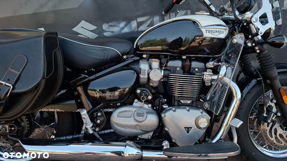 Triumph Bonneville - 12