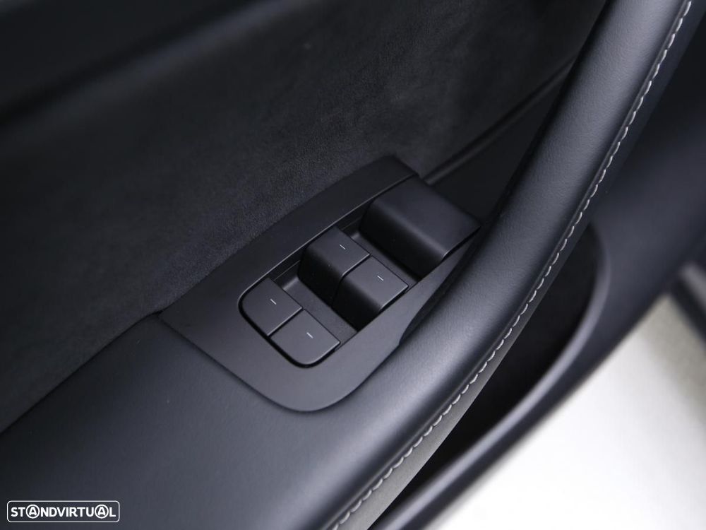 Tesla Model Y Long Range Tração Integral - 22