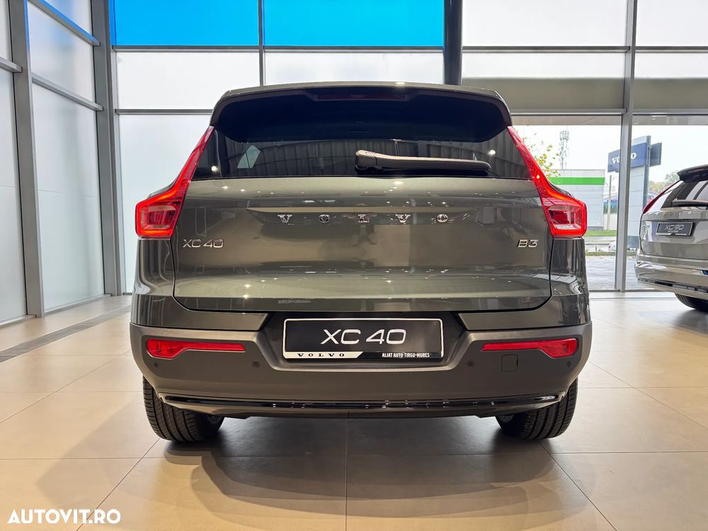 Volvo XC 40 B3 AT FWD MHEV Plus Dark - 7