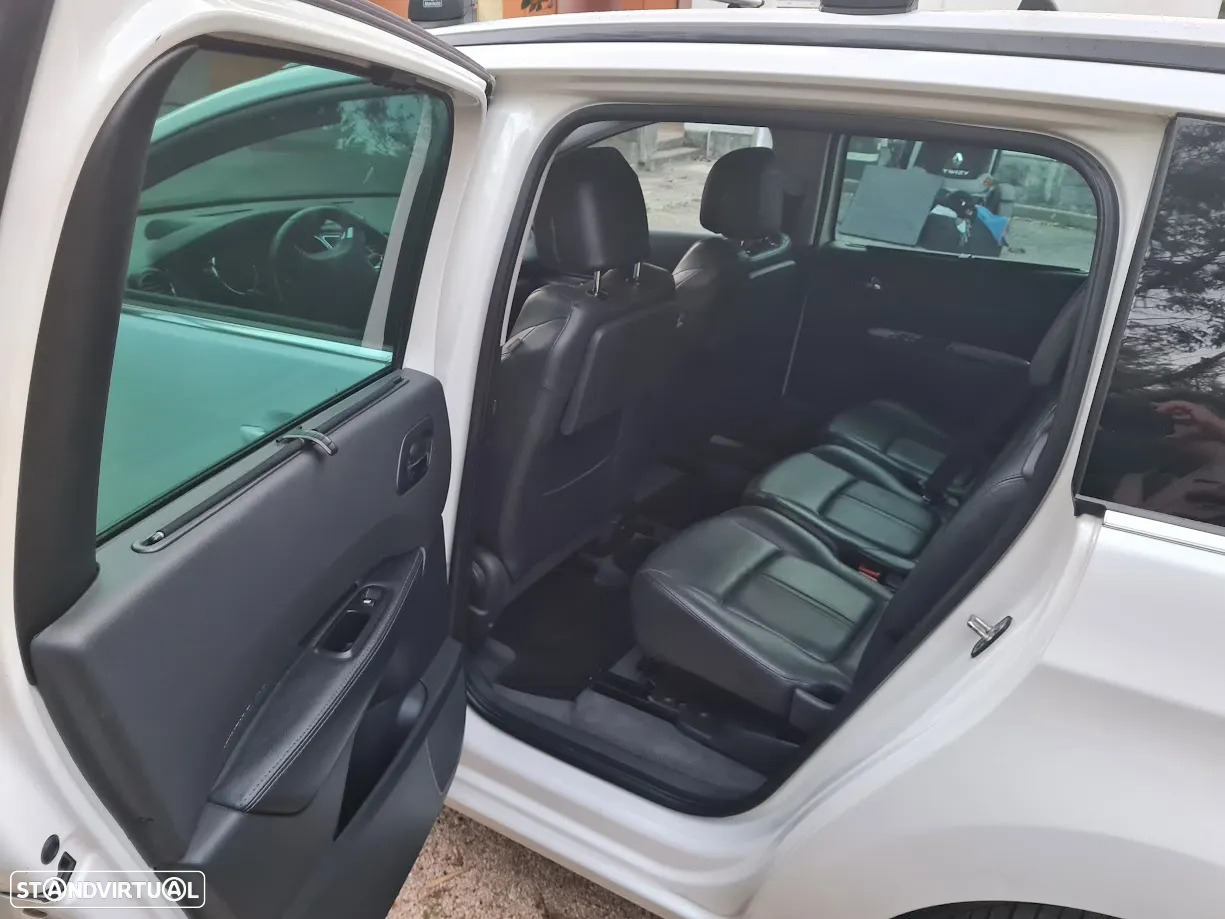 Peugeot 5008 - 8