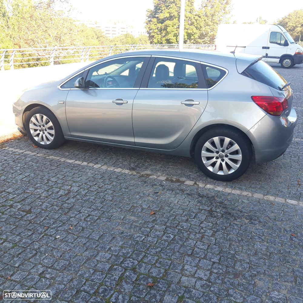 Opel Astra 1.7 CDTi Cosmo ecoFLEX - 1