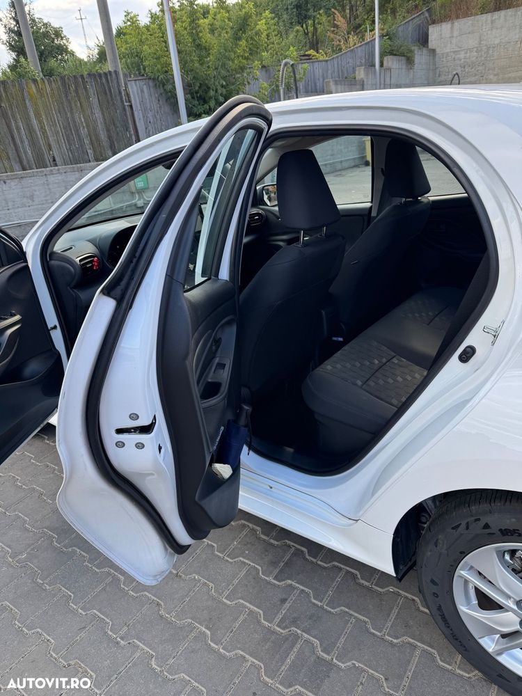 Toyota Yaris - 10