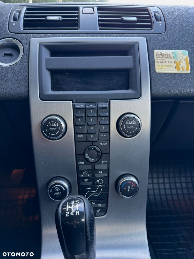 Volvo S40 1.6 - 24