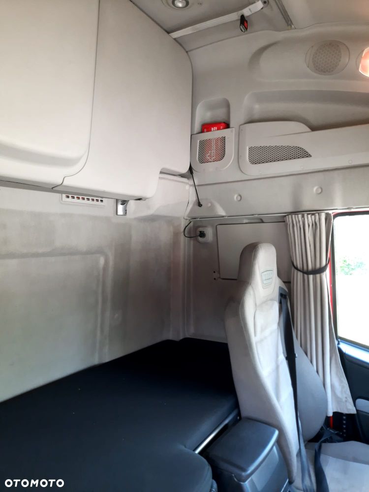 Iveco Hi-Way 460 - 5