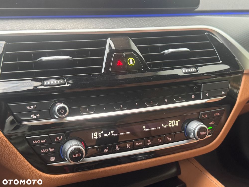 BMW Seria 5 540i xDrive mHEV M Sport sport - 34