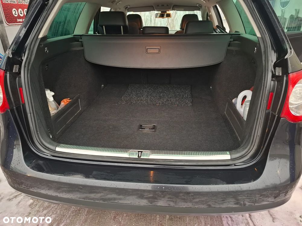 Volkswagen Passat Variant 2.0 TDI Individual - 15