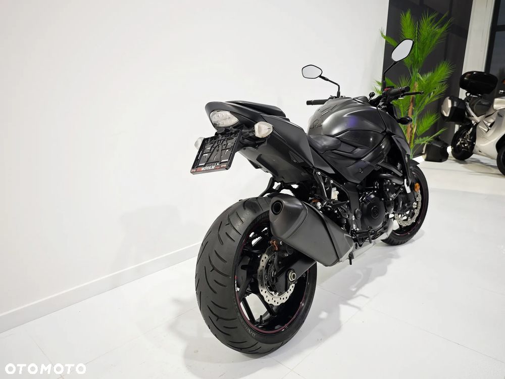 Suzuki GSX - 10