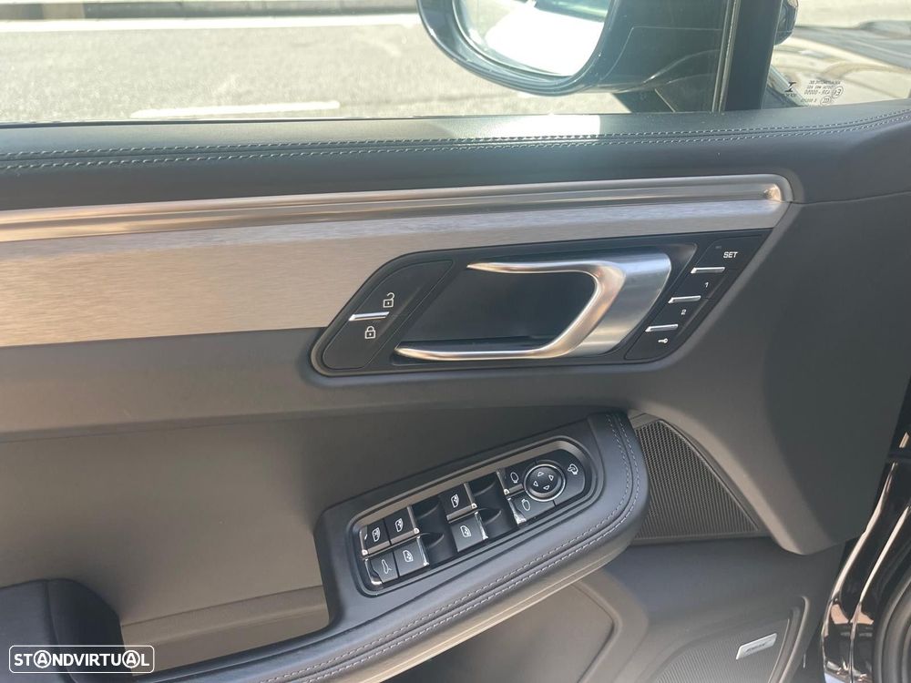 Porsche Macan Turbo - 37